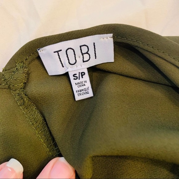TOBI Amberly Cold Shoulder Top SMALL S Olive 1764 - Picture 3 of 7